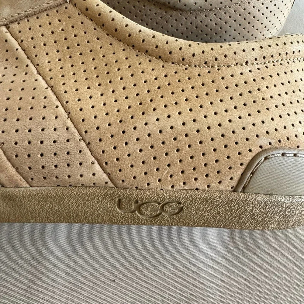 UGG MEN BROOK-LIN PERFORATED LEATHER SNEAKER Size  11.5